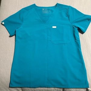 Catarina one pocket scrub top